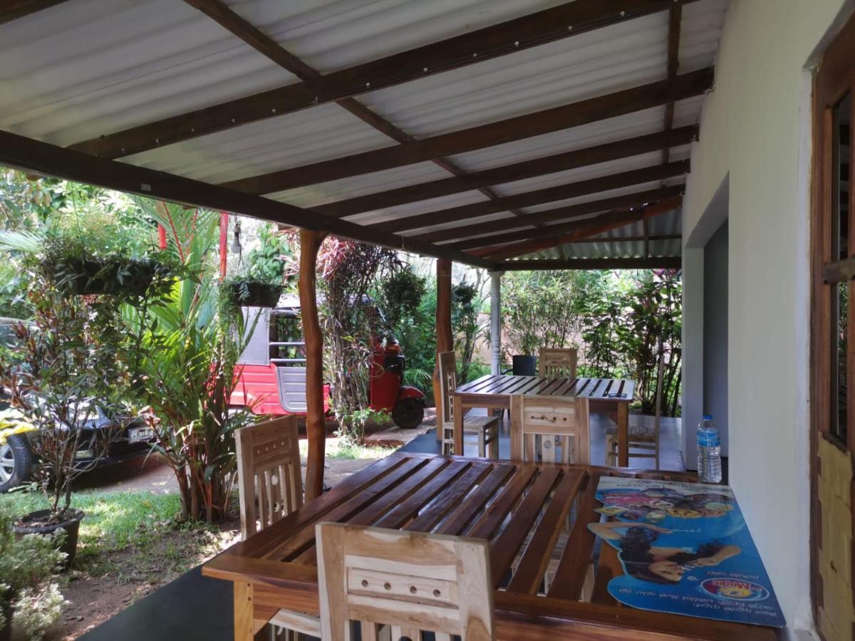 סיגירייה Sigiri Sandilu Homestay מראה חיצוני תמונה